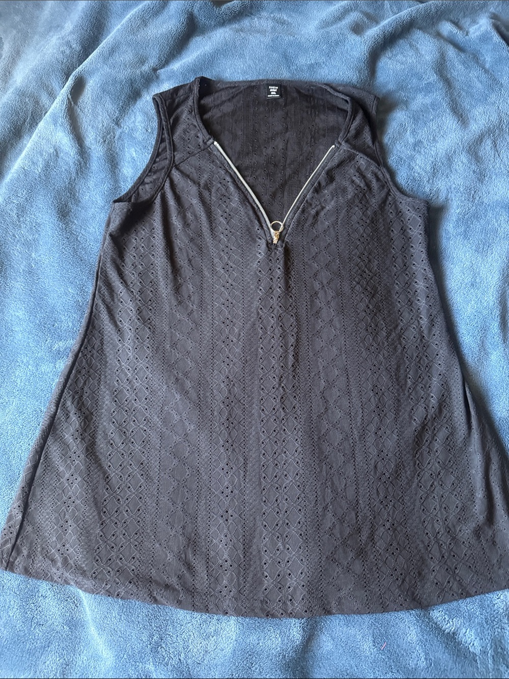 SHEIN Black Eyelet Zip-Front Tank Top